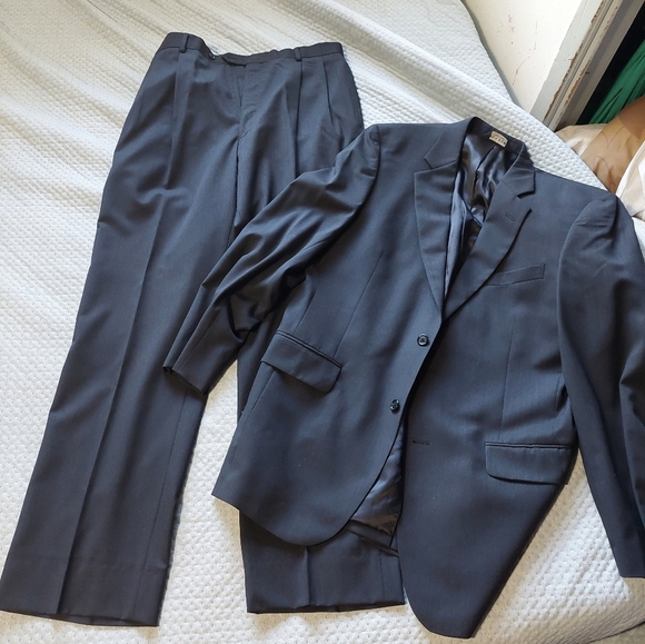 Jos. A. Bank Charcoal Gray Suit - Picture 1 of 8